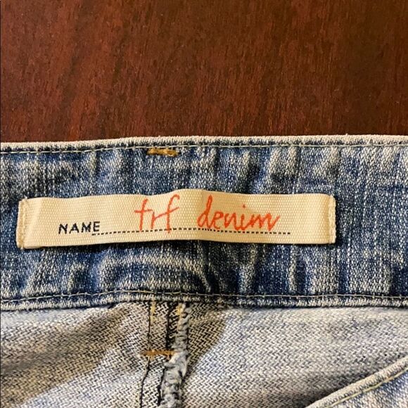 Zara distressed frayed light wash denim skirt size 8 with - Picture 3 of 5